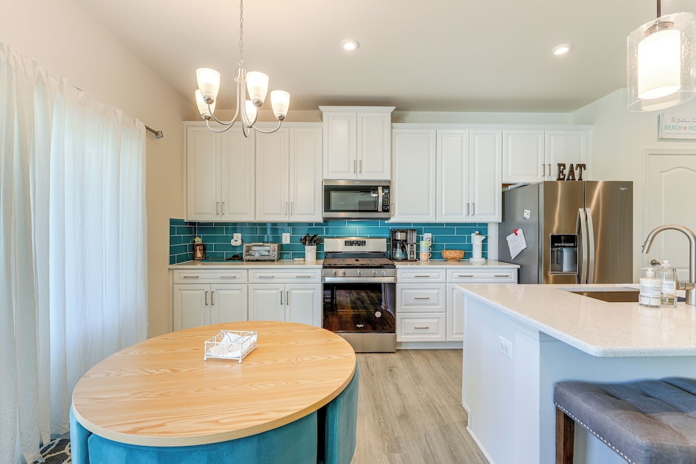 < 4 Mi to Bethany Beach Boardwalk: Family Townhome