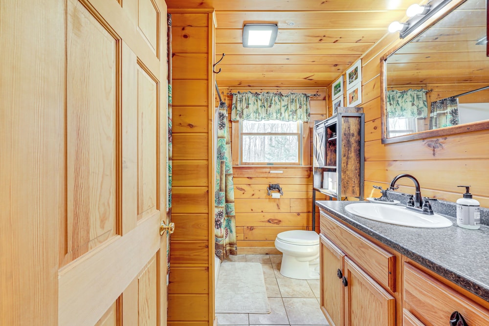 Waterfront Anglers Oasis in The Maine Highlands!