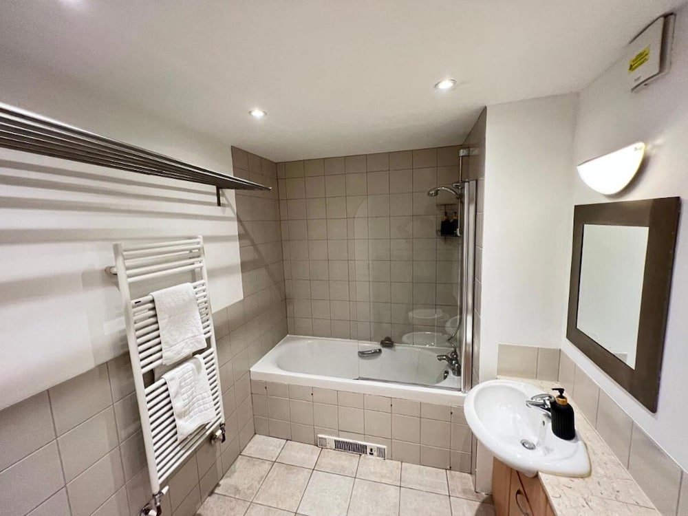 The Heart of Kensington Mews - Private House-Centrally Located-Great Transport