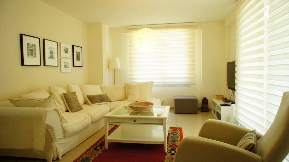 Aquamarine Apartments view 3