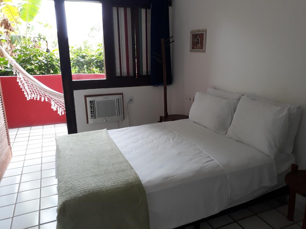 Novos Baianos Hostel e Suites