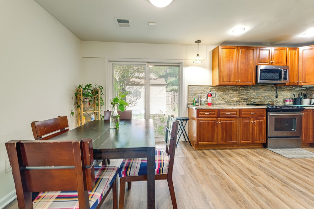 3 Mi to Dulles Airport: D.c. Area Townhome