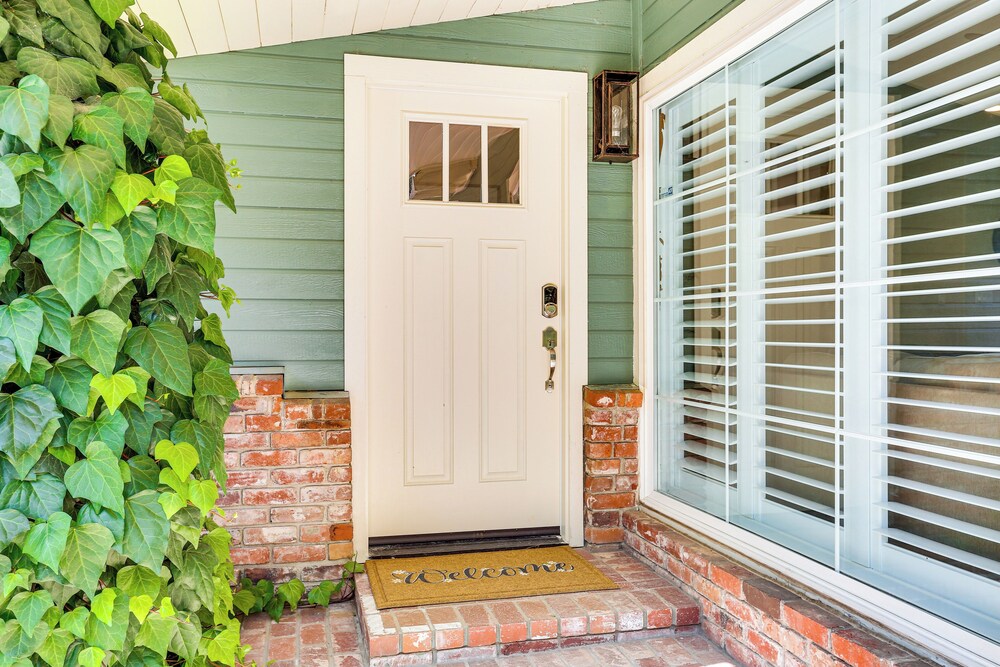 Walk to Park & Aquatic Center: Airy Redding Home!