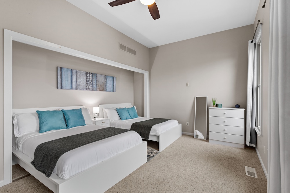 Welcoming Lafayette Square Home - JZ Vacation Rentals view 5