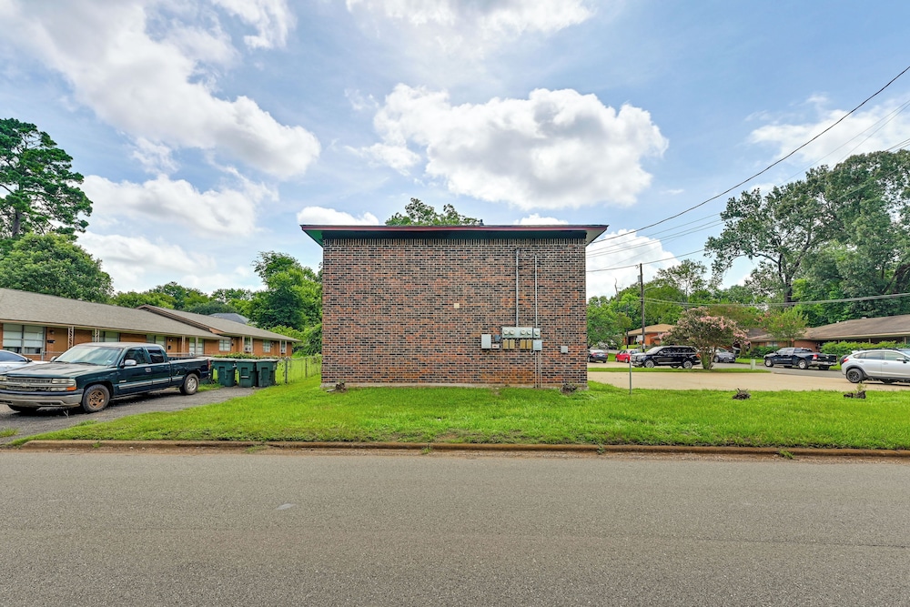 2 Mi to Historic Dtwn Nacogdoches: Cozy Apartment!