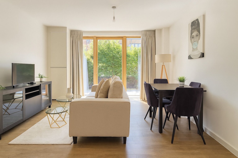 Modern 2-Bed flat in Mill hill Park
