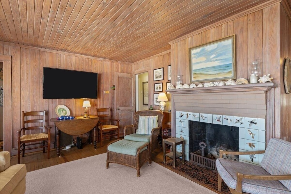 Sutton Cottage 5 Bedroom Home