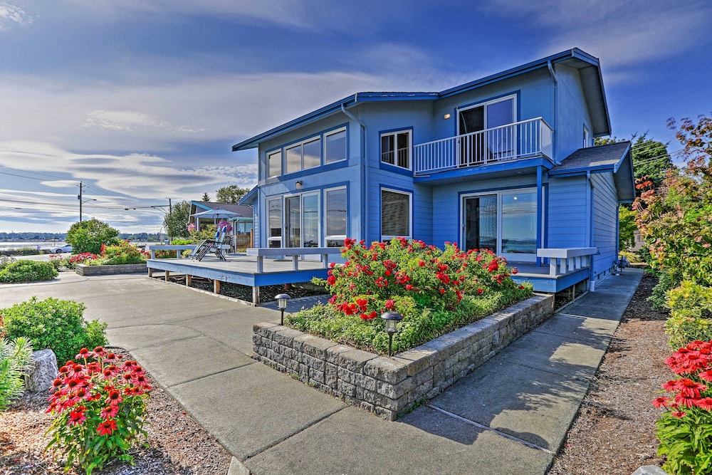 Birch Bay Waterfront Home - Steps to Beach! view 4