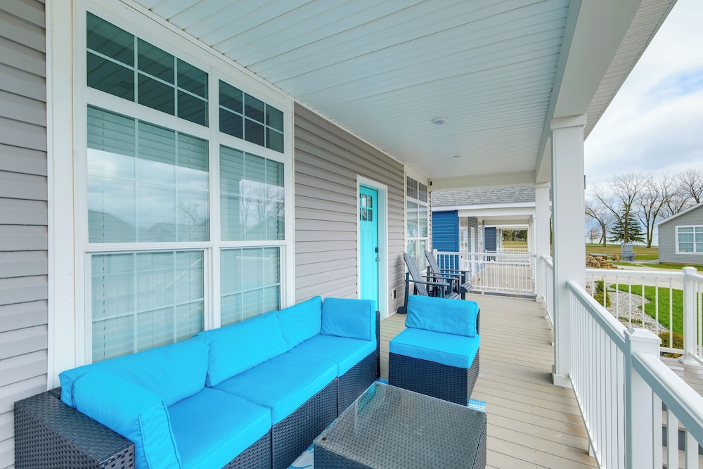 Furnished Screened Porch: Baypoint Resort Home!