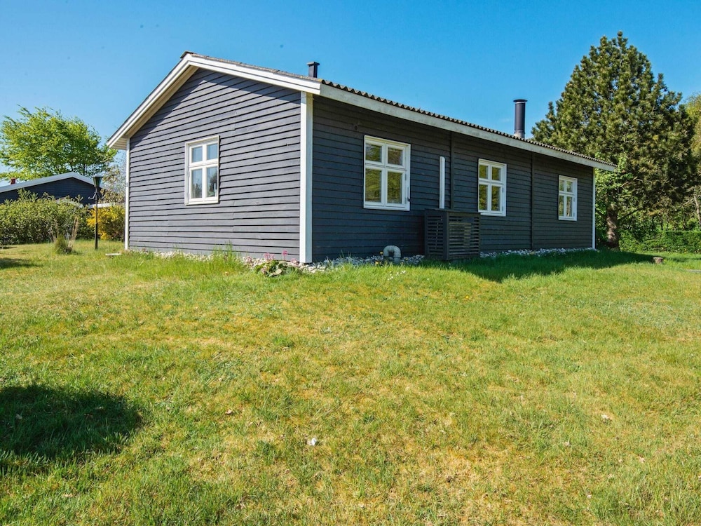 6 Person Holiday Home in Hemmet