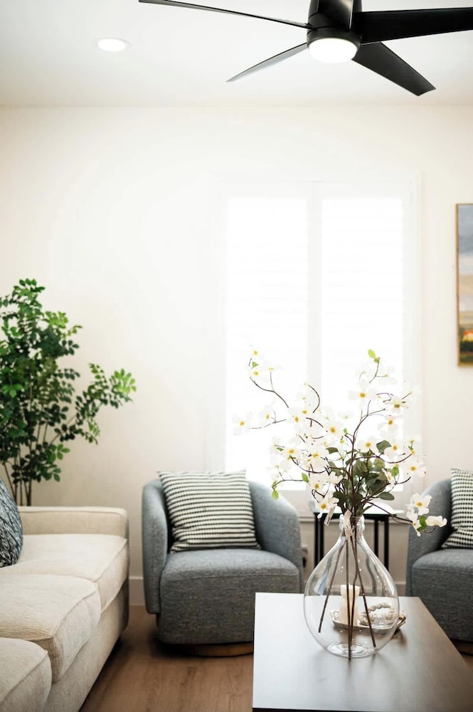 Cozy Retreat Near Downtown Perfect for Families