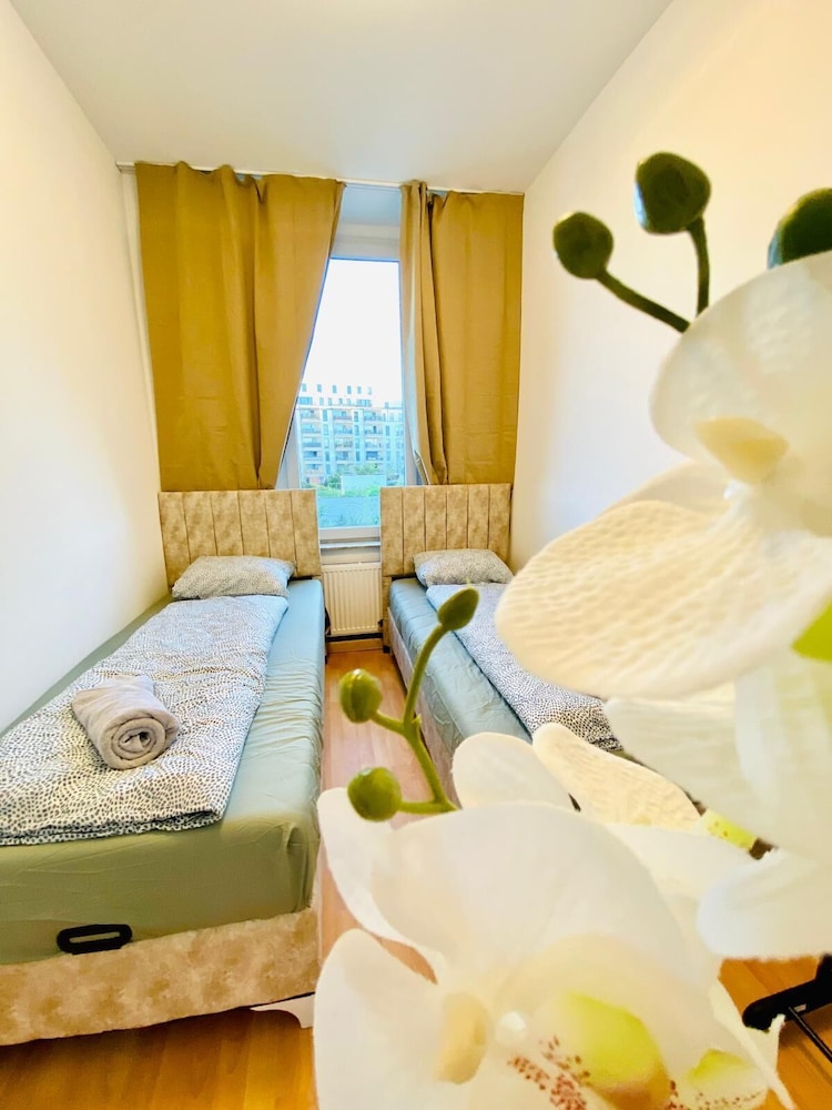 5 Bedroom Apartment near Schonbrunn