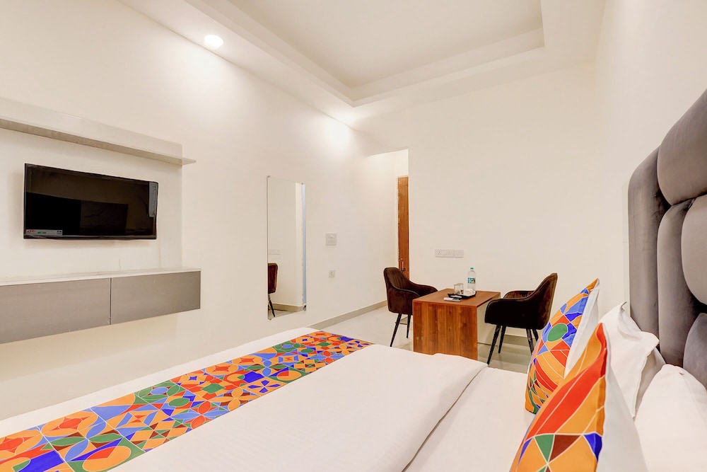 Fabhotel Paradise Palace