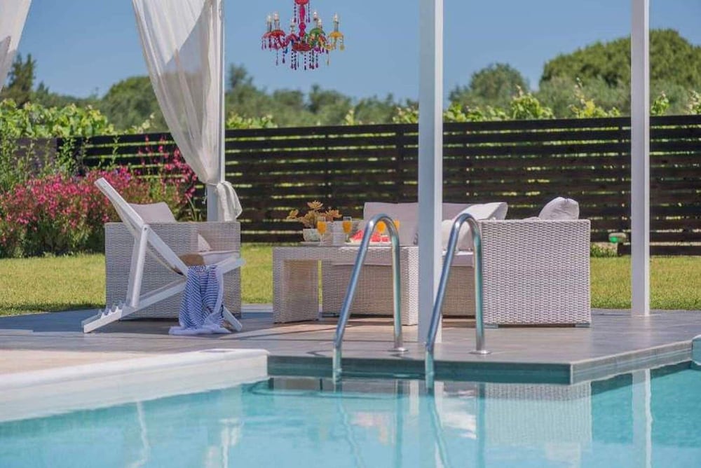 Madini Luxury villa with private Heated pool photo 4