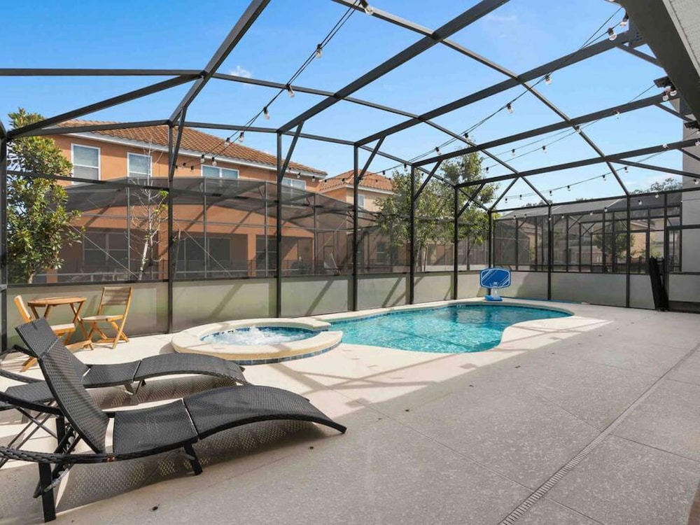 Super Blue- Sleeps 24 w Pool Movie Loft