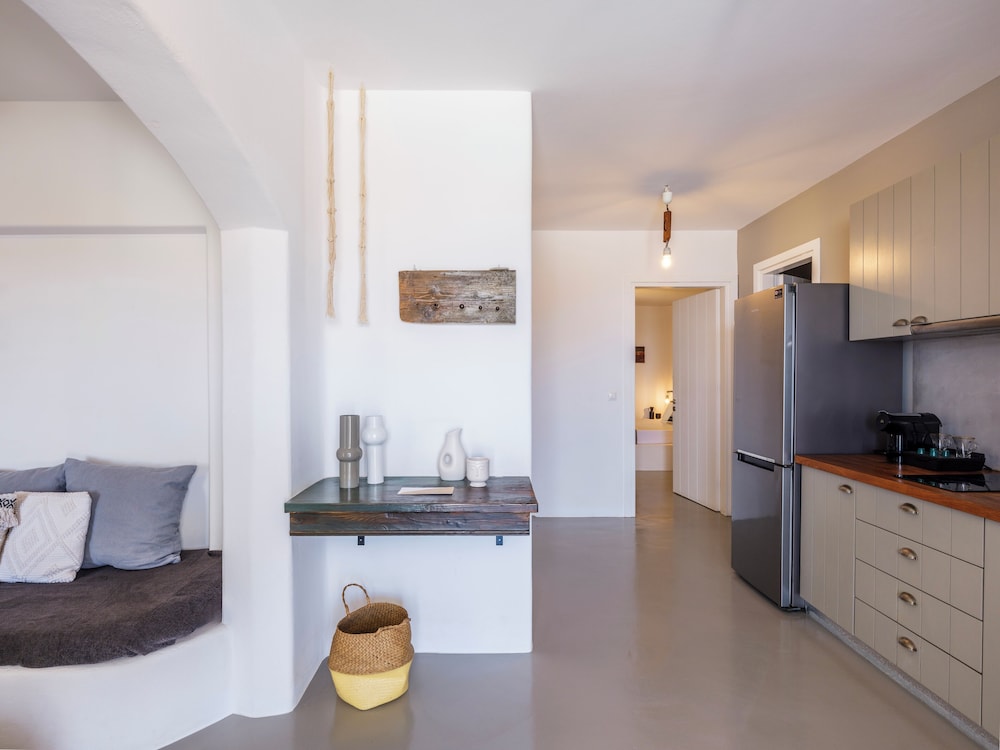 Mykonist Merchia Beach Villas & Suites