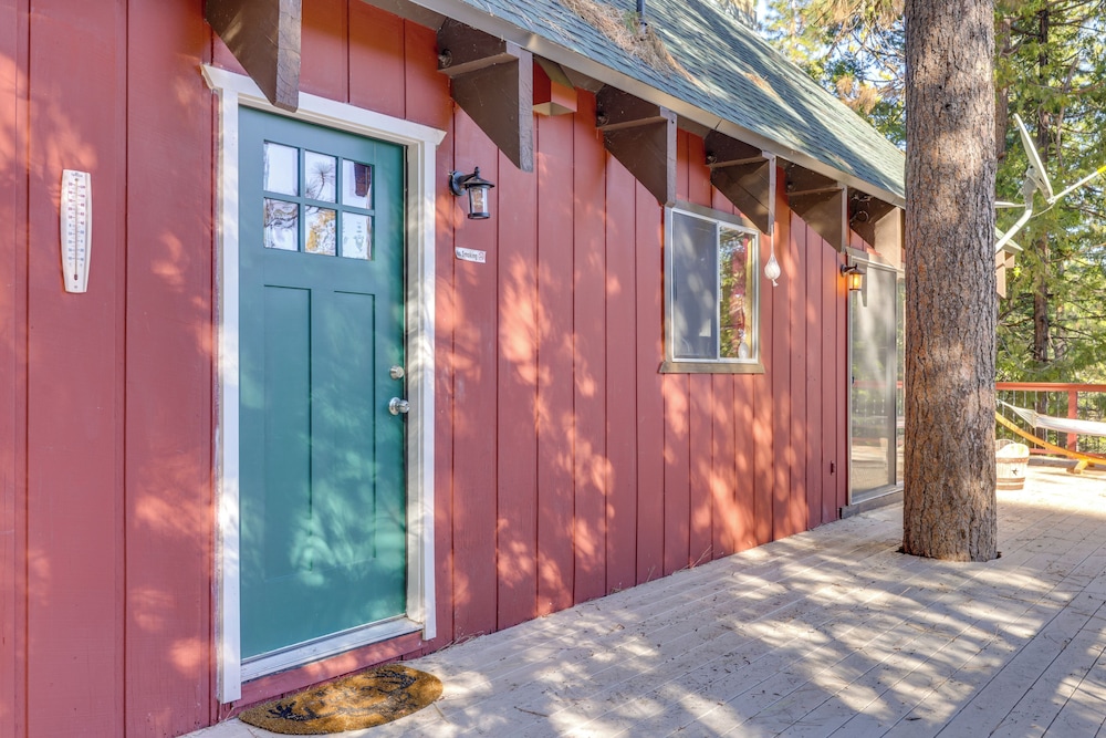 13 Mi to Skiing: Long Barn Family Cabin