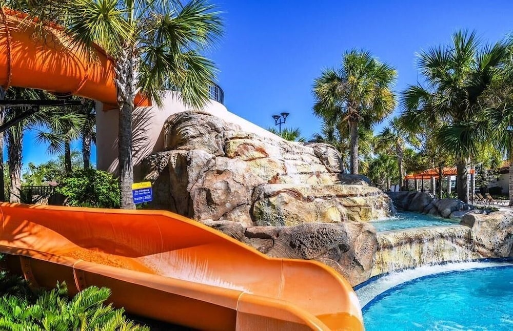 4606 TD - 5BR Townhome Marvel: Private Pool