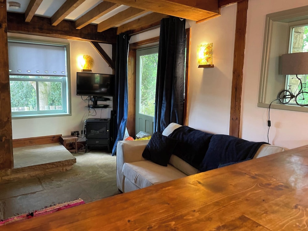 ๐ฟ Quaint Country Cottage With Valley Views, Dog-friendly & Horse-friendly