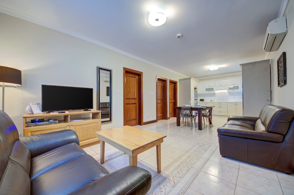 Villa Narcis - 2 Bedroom Villa With Private Pool