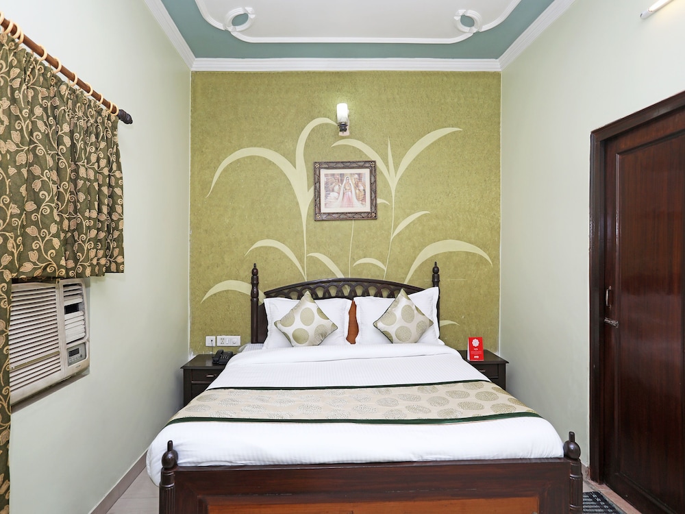 OYO 11312 Hotel Aero Capitol