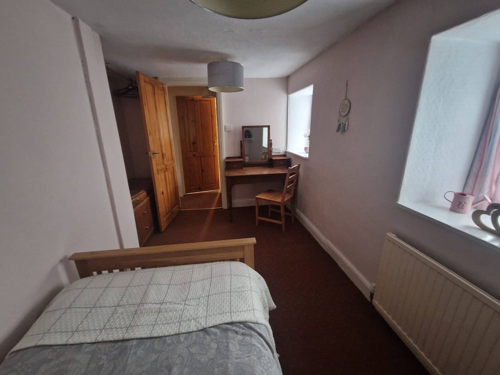 Charming Dolgellau Townhouse With Garden, Perfect for Families