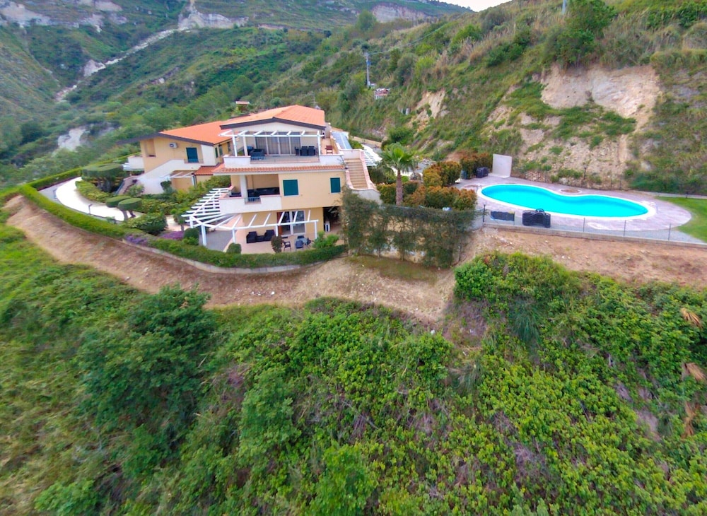 Apartment in Tropea With Sea Views
