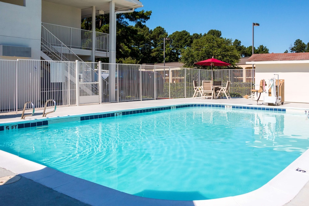 Motel 6 Longview, TX