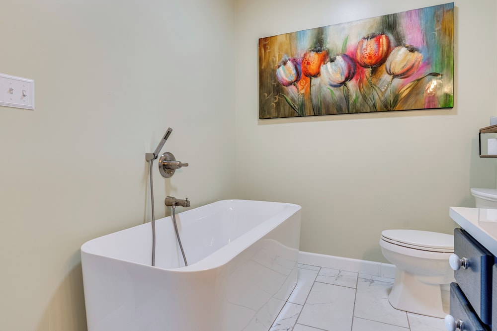 Pet-friendly Countryside Retreat in Whiteland!