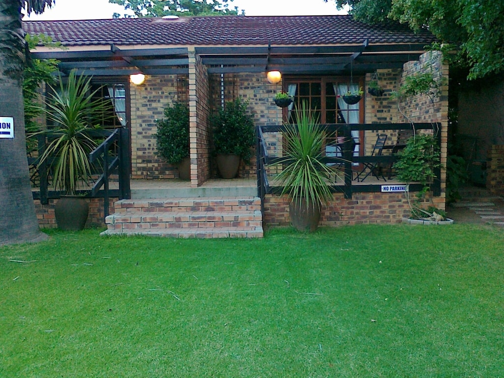 Khokha Moya Guesthouse