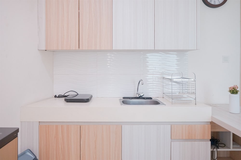 Modern Look And Homey 2Br Apartment Tree Park City Bsd