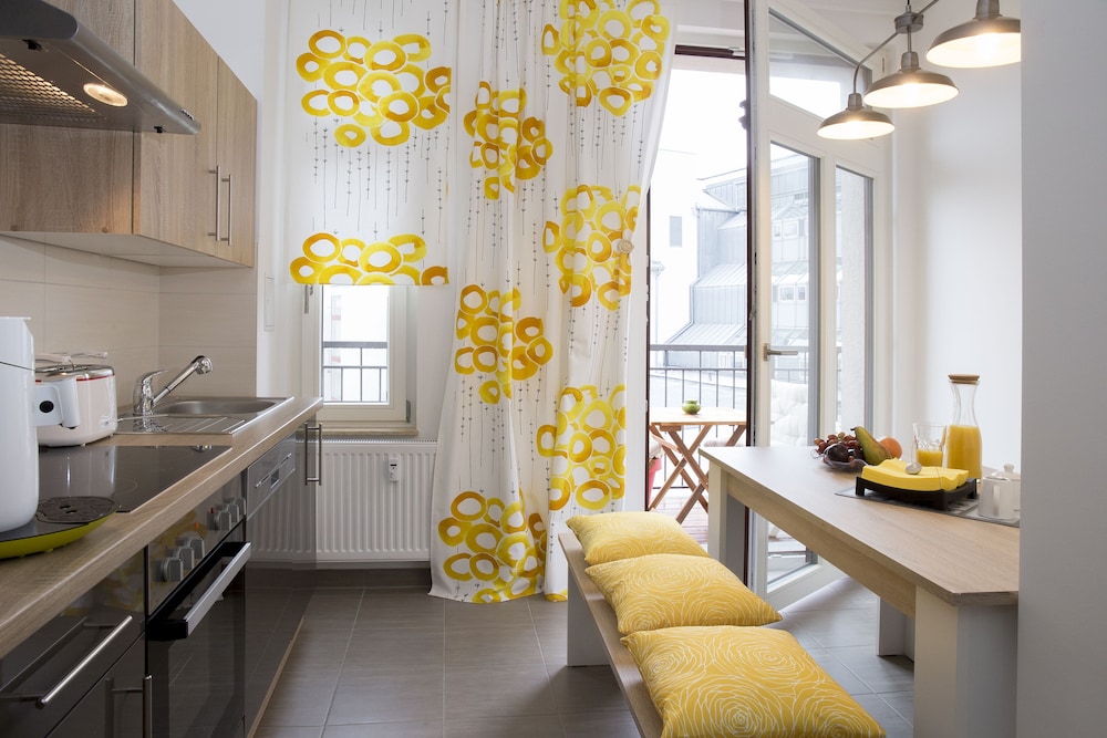 Leon Apartments