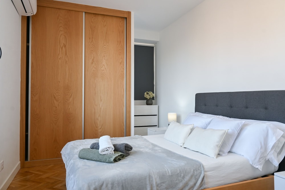 M Sil27 Bonito Apartamento de dos Dormitorios a