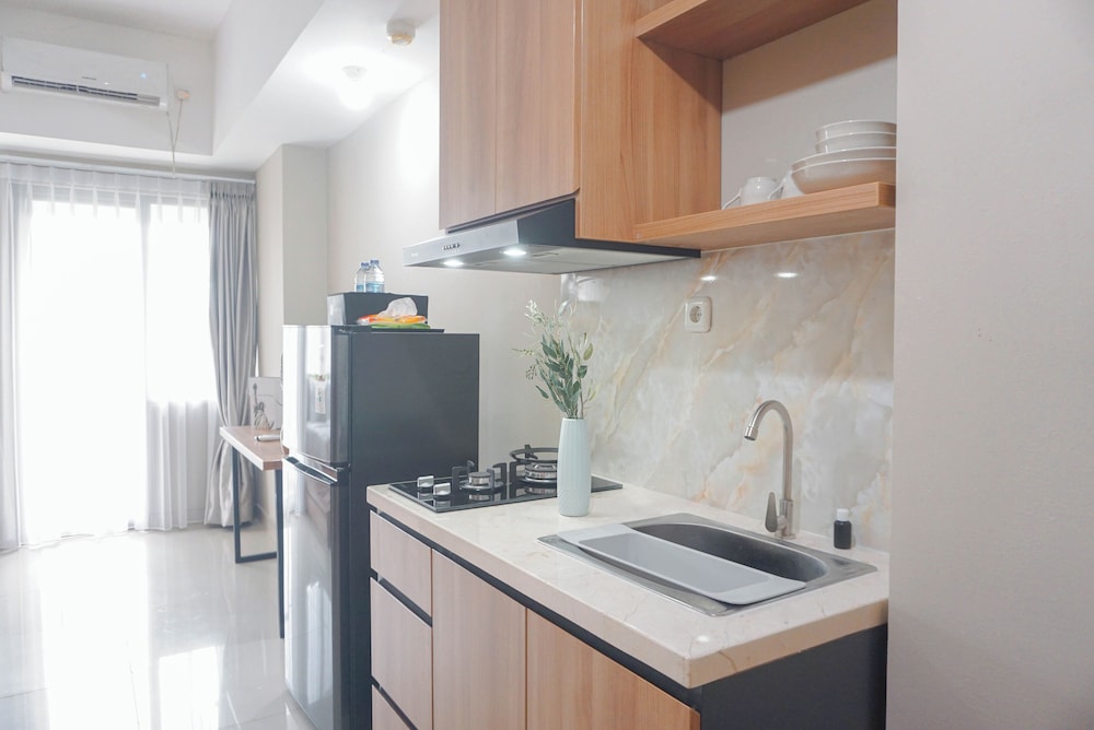 Comfortable Studio Room at LRT City Jatibening
