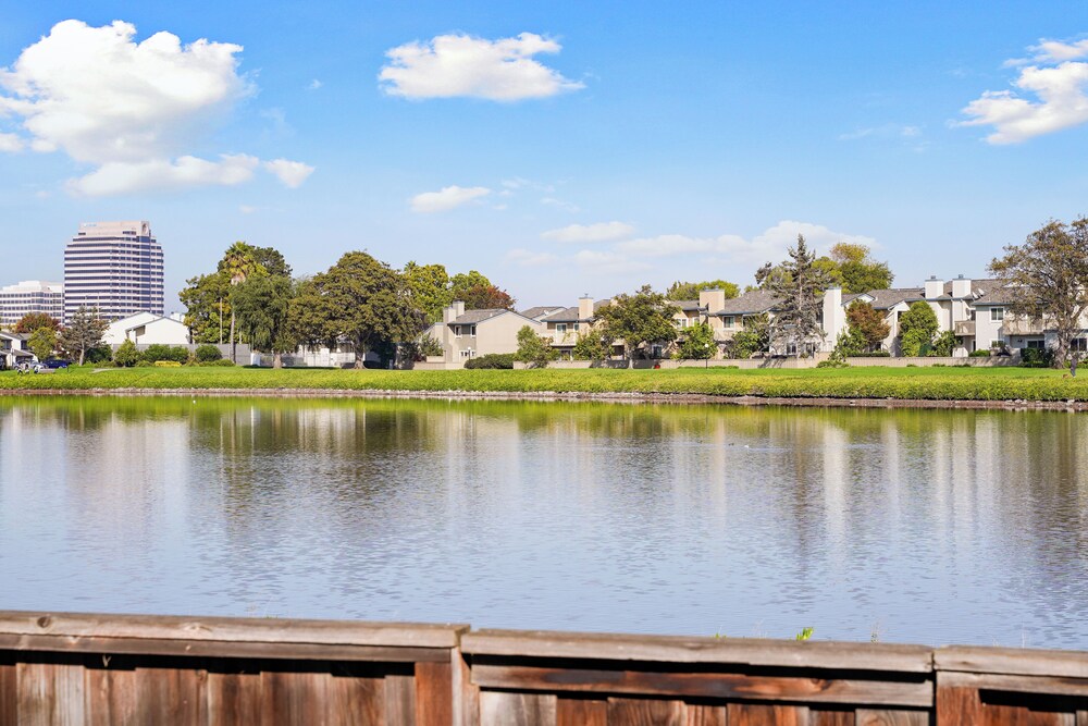 Lakefront Retreat WaterViews 3BR 1.5BA