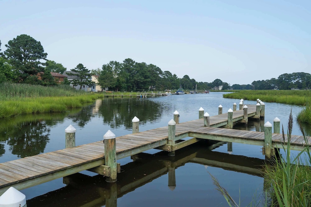 Creekside Getaway Stay for 8