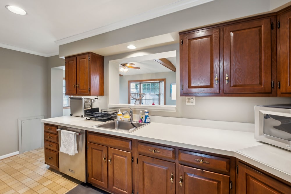 Uline Hospitality 4 Bedroom Home