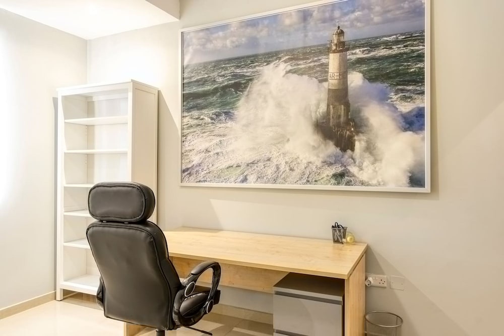 Central Msida Apartment Workspace Wi-fi A C