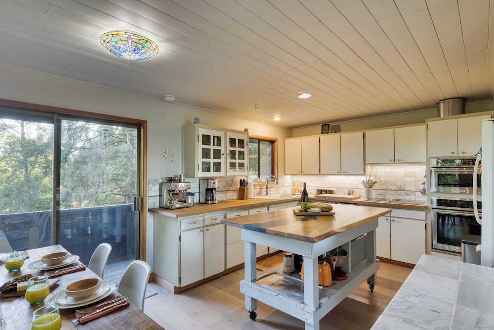Coastal Escape w/ Balcony, Firebowl & Ocean Views Near Manzanita Sunset House by Avantstay