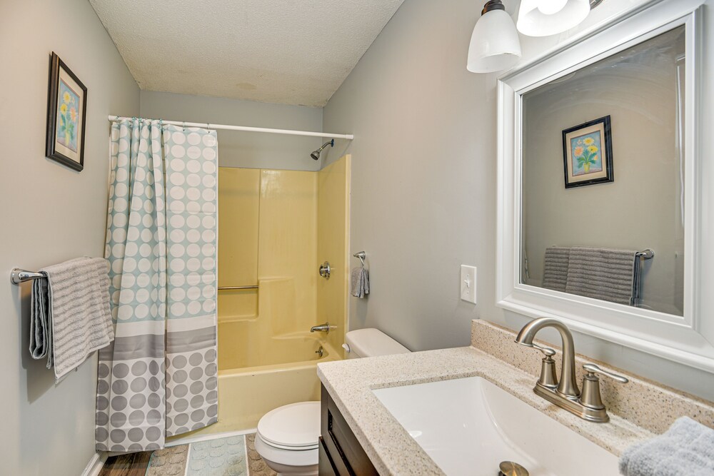 2 Mi to Waterfront: Walkable Fall River Apartment!