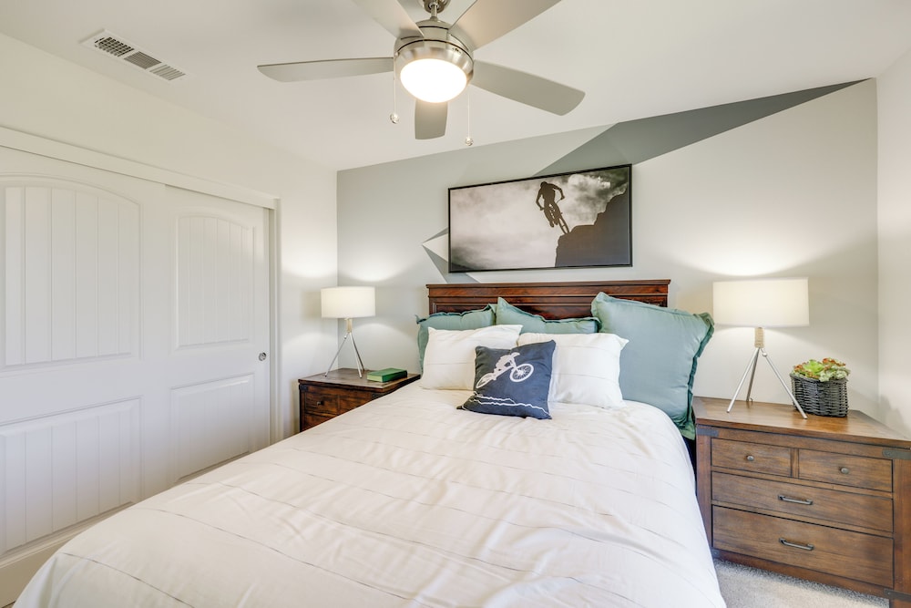 Pool Access & Mtn Views: Family Haven in Beaumont!
