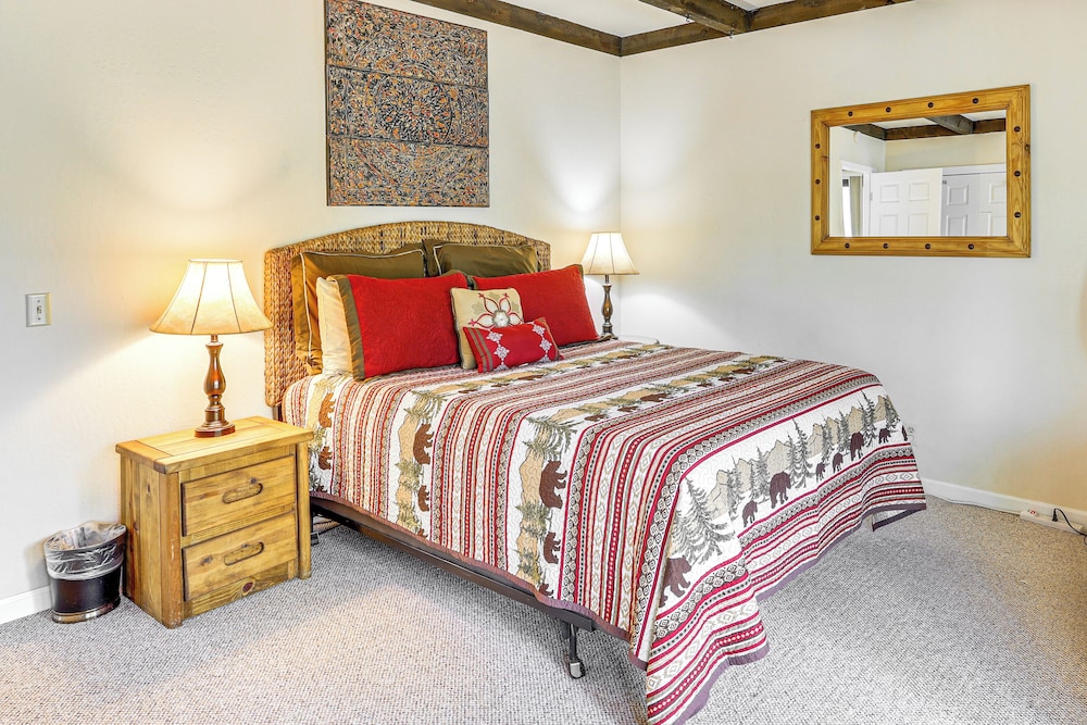 5 Mi to Northstar Resort! Multi-level Family Condo