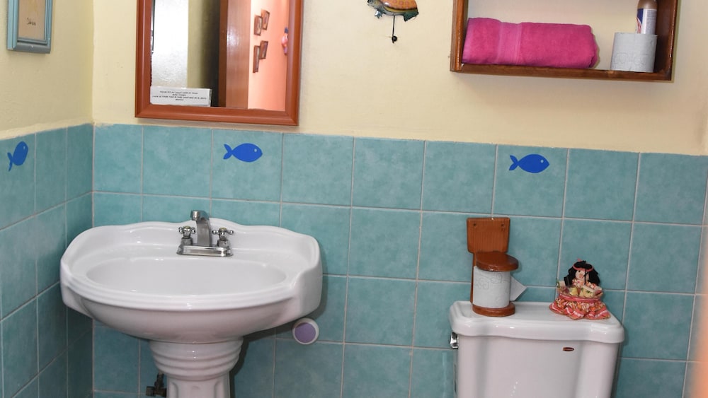 Room in B&B - Cancun Guest House 1