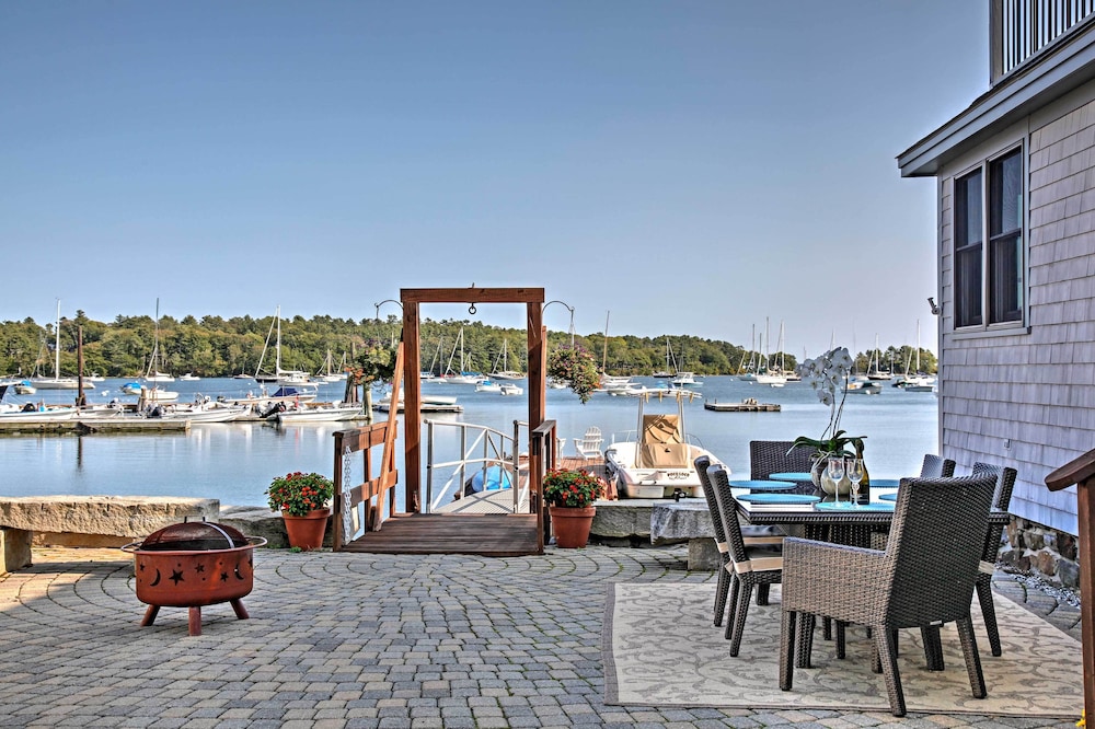 'heron Cottage' on Casco Bay w/ Deck & Boat Dock!