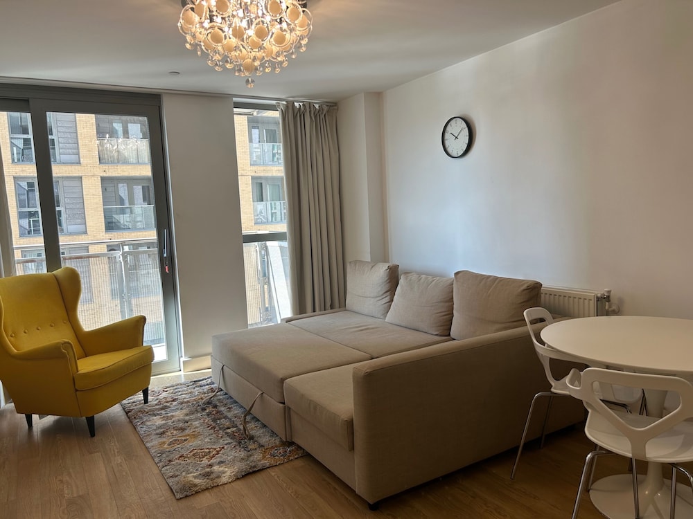 1-bed Apt, Sleeps 4, Central To Shops & Transport