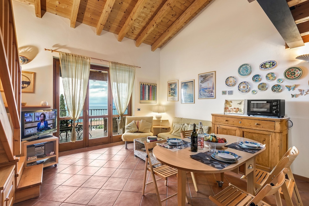 Grotten Loft in Toscolano Maderno view 4