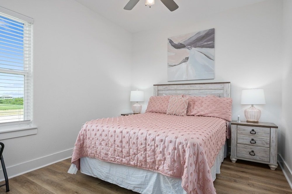 Sandpiper Cove 4 Bedroom Home by RedAwning view 5
