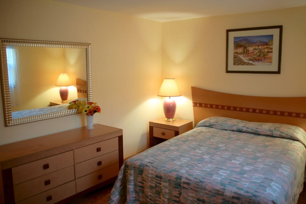 Lago Mar Motel and Apartments