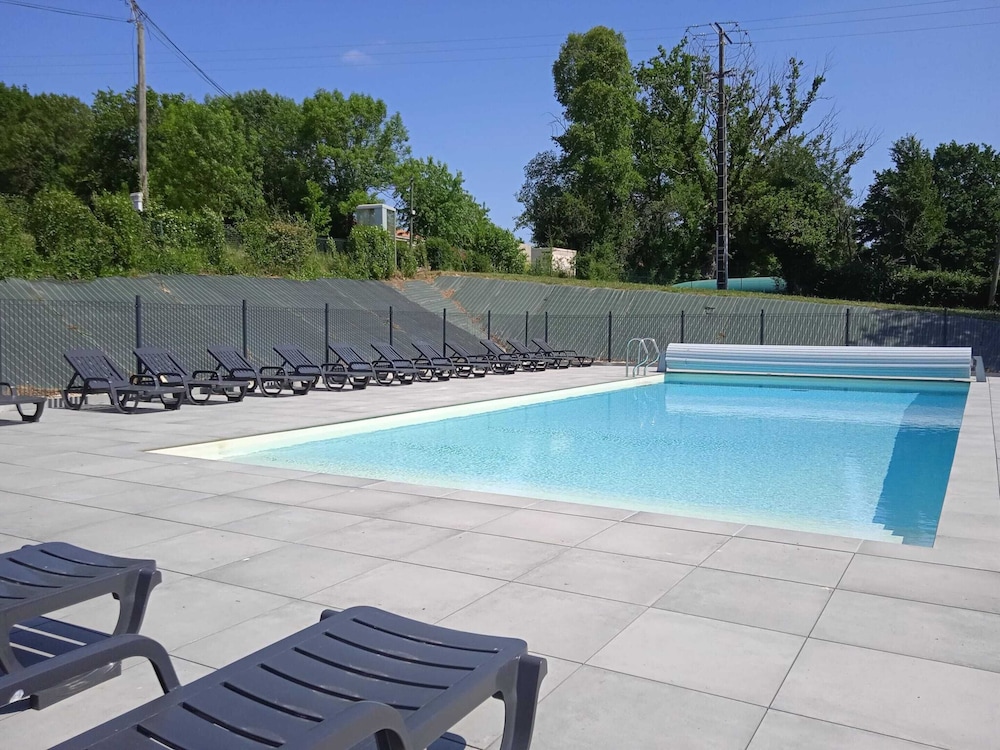 Holiday Home With Shared Pool view 3