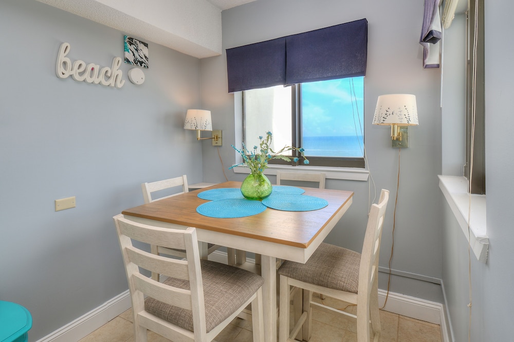 The Palace Resort by Elliott Beach Rentals